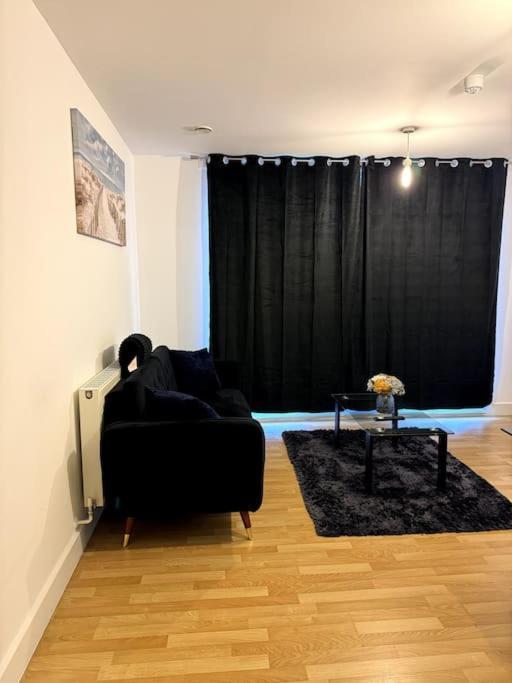 Two Bedrooms Flat In Stratford London Eksteriør bilde