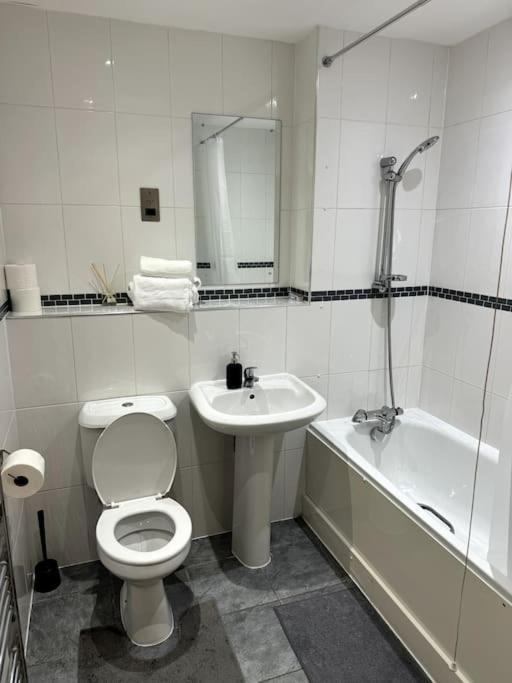 Two Bedrooms Flat In Stratford London Eksteriør bilde